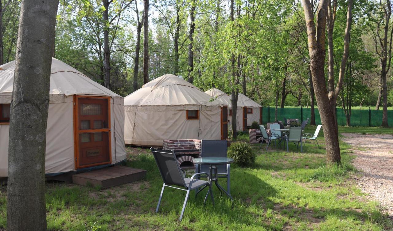 Oeko Kemping Es Glamping Tiszadada Zewnętrze zdjęcie
